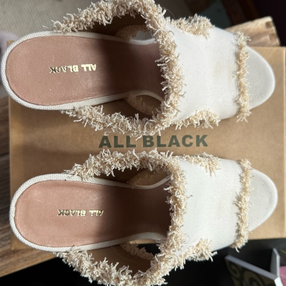 NEW - ALL BLACK Brand - Cute Cream Mules w/ Chunky Heel & Frayed Edges - Sz 8.5 - Picture 11 of 13